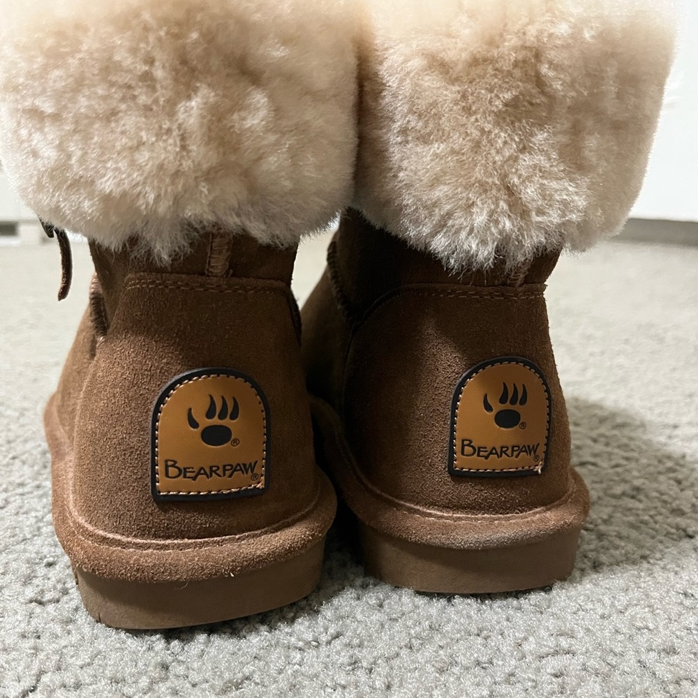 Women's Bearpaw size 9 Boots